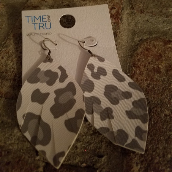 Jewelry - Snow leopard leather feather earrings